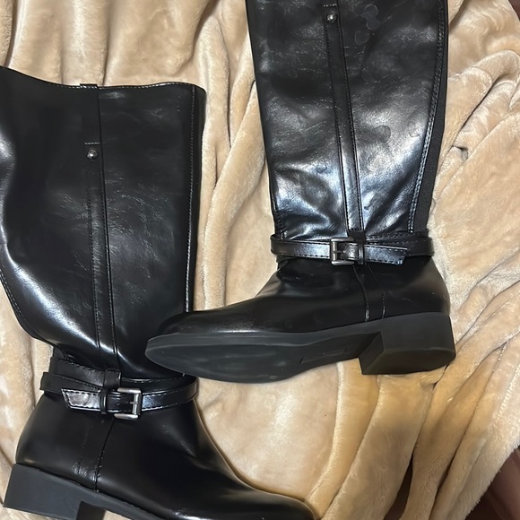 boots - Picture 1 of 4